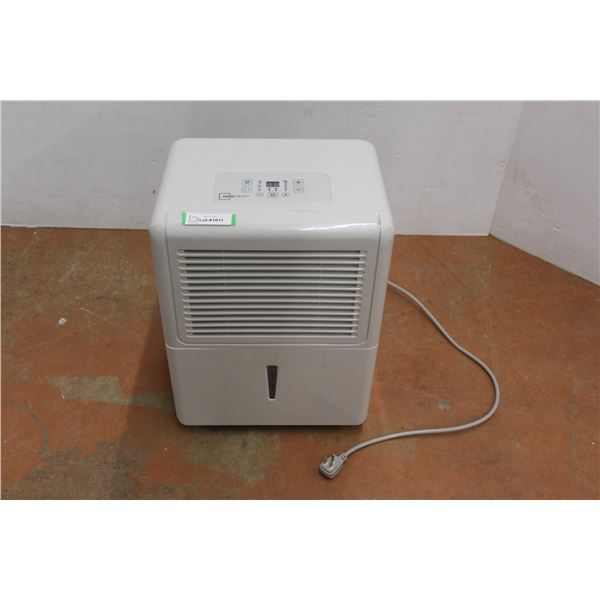 *Mainstays Air Conditioning Unit - 14" x 20" x 20", Works
