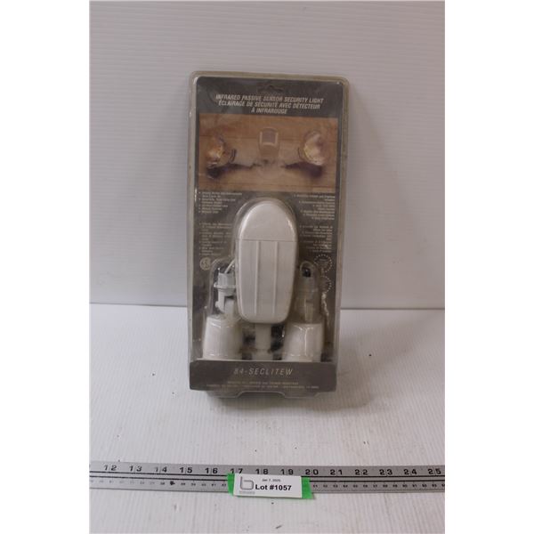 Infrared Passive Sensor Security Light - NIB