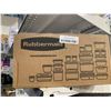 Image 2 : Rubbermaid Container Set