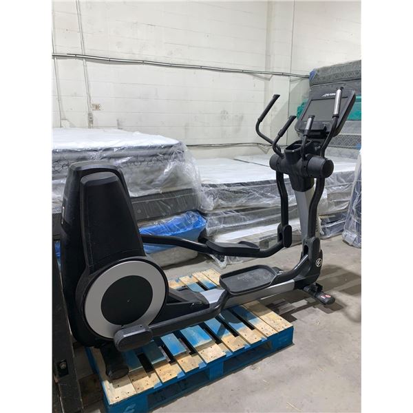 Life Fitness Discover 95XS Elliptical Crosstrainer