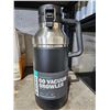 Image 1 : The Easy-pour Go Vacuum Growler 64oz, 24hr cold