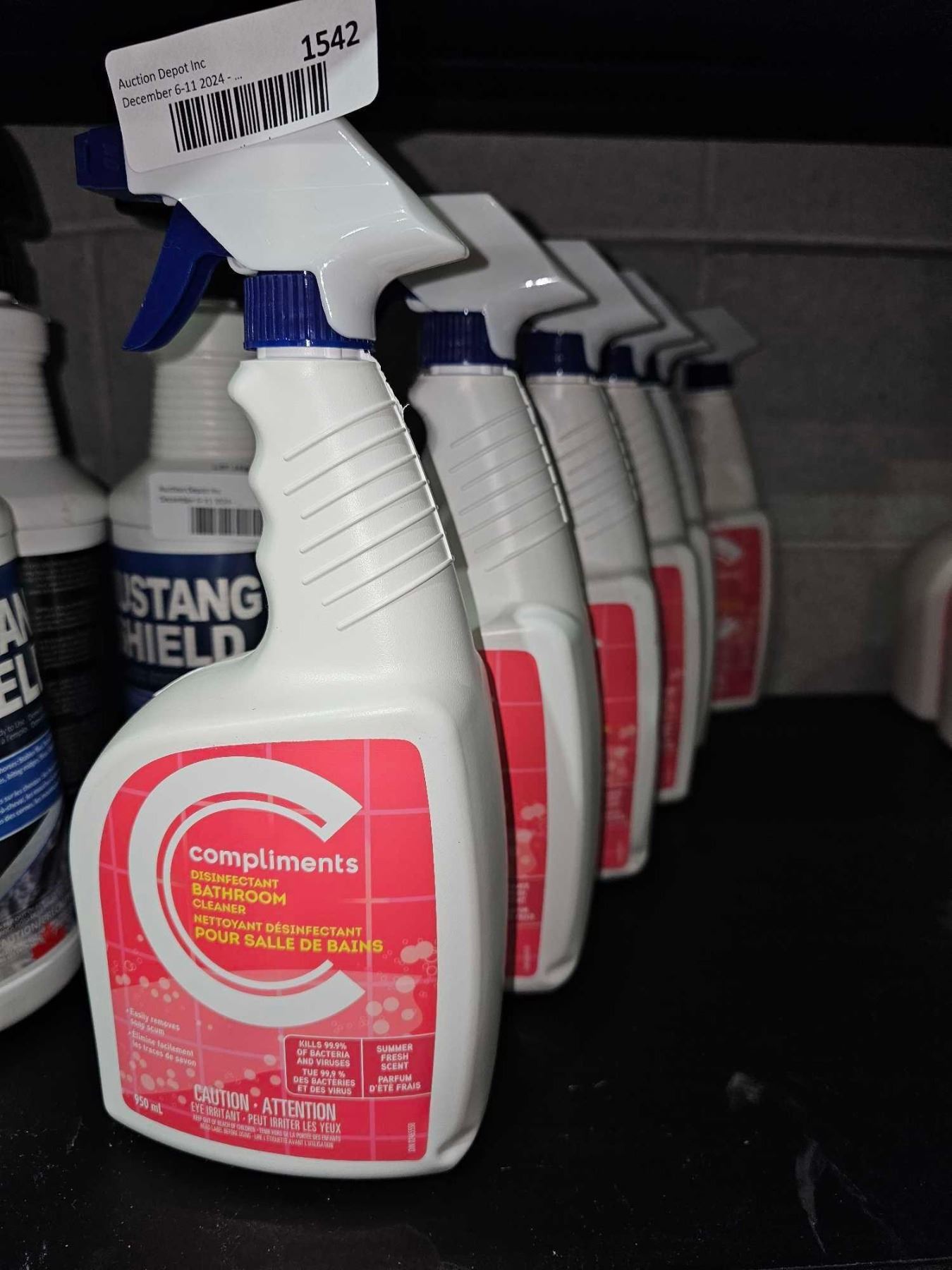 Compliments Clean Compliments Disinfectant Bathroom Cleaner 6x950ml