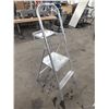 Image 1 : Small Aluminum Step Ladder