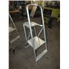 Image 1 : Small Aluminum Step Ladder