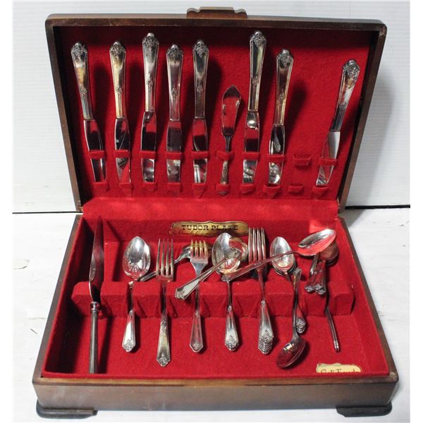 VINTAGE ONEIDA COMMUNITY TUDOR SILVERWARE SET