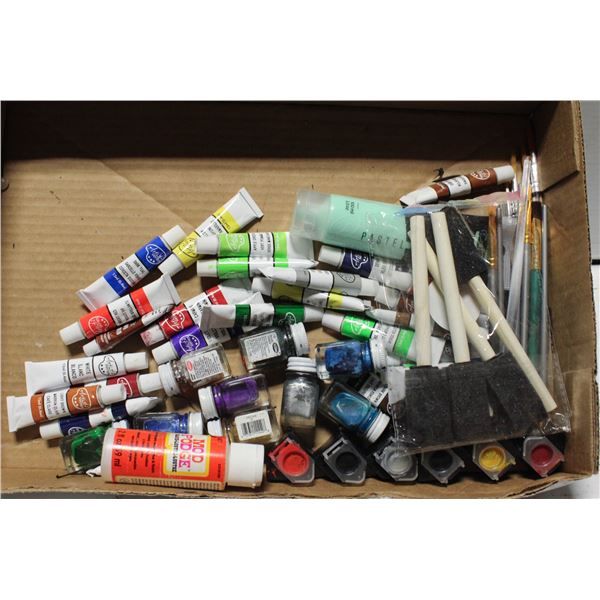 FLAT OF CRAFTING PAINT AND BRUSHES