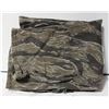 Image 1 : MENS LARGE RANGER CAMO COVERALLS-ESTATE