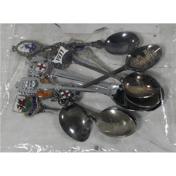 LOT OF VINTAGE COLLECTOR SPOONS