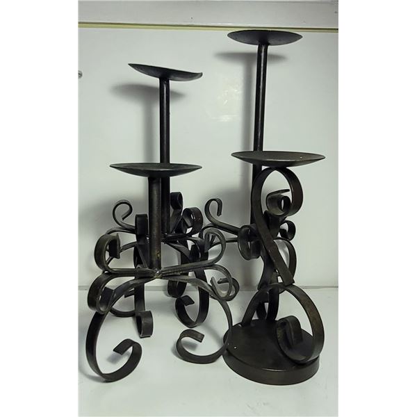 8)  LOT OF 4 WRAUGHT IRON CANDLE HOLDERS, IN