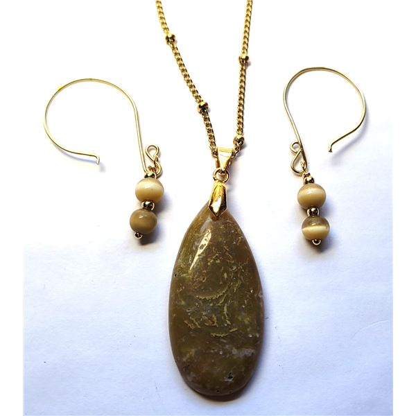 19) LONG OVAL NATURAL PLUME AGATE