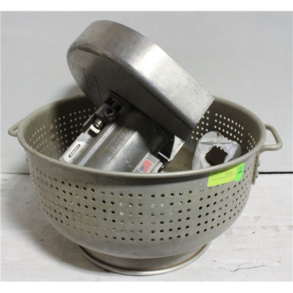 TOTE OF RESTAURANT STUFF