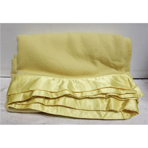 VINTAGE KENWOOD PURE VIRGIN WOOL DOUBLE SIZE