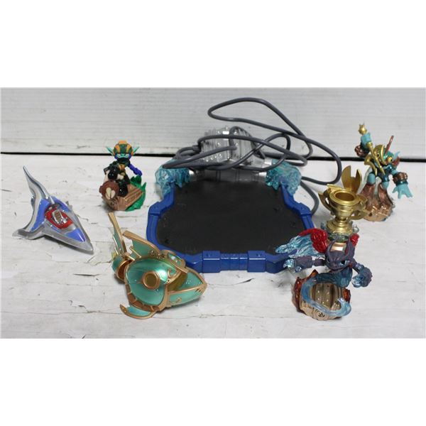 SKYLANDERS GAME COLLECTIBLES 7 PCS