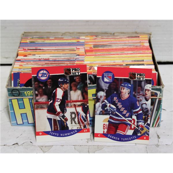 ESTATE VINTAGE HOCKEY CARDS BOX FULL UNSORTED