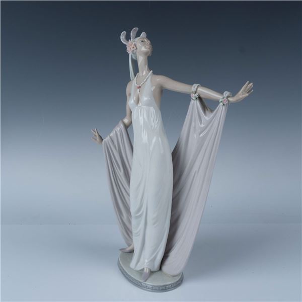 Lladro Porcelain Figurine, Grand Dame 01011568