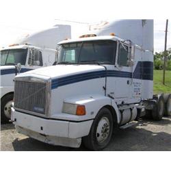 95 VOLVO SLEEPER SEMI TRACTOR