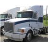 Image 1 : 95 VOLVO SLEEPER SEMI TRACTOR