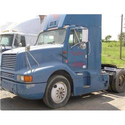 95 VOLVO SLEEPER SEMI TRACTOR