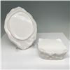 Image 2 : 2pc Fostoria Jenny Lind Milk Glass Handkerchief Box and Tray