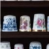 Image 3 : 34pc Franklin Mint Thimbles With Display Rack