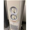 Image 2 : 2 pc - Delonghi Magnum floor heater & Seville Classics stand up floor fan (Floor fan  - Tested & Wor
