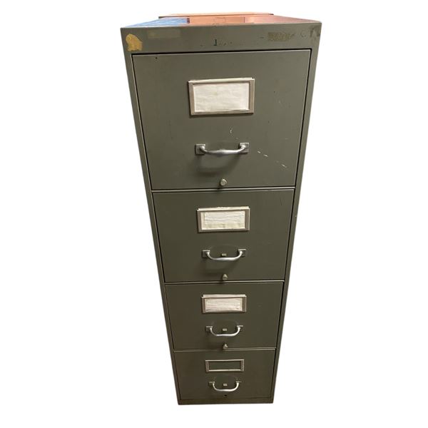 Metal filing cabinet(15x28x51 )