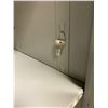 Image 3 : 2 pc - Metal cabinets w/ 2 doors