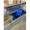 Image 3 : Aluminum truck bed tool box - (57x25x19")