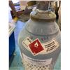 Image 2 : 2 pc - Hydrogen tank w/ regulator and C-25 (argon / Co2 mixture) tank