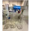 Image 2 : Group lot - Lab glass - 2000ml-4000ml beakers & vacuum flasks w/ 2000ml graduated cylinder & B[x=#37