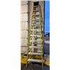 Image 1 : 12' Fiberglass Featherlite step ladder (11 steps)