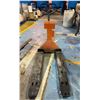 Image 2 : Manual pallet jack with cardinal model 204 weight indicator