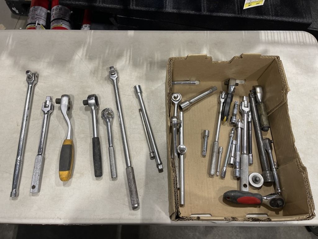 Used Ratchets TRAY OF ASSORTED RATCHETS