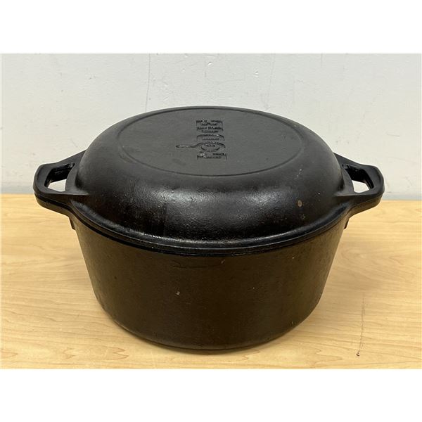 Lodge (USA) Cast Iron Dutch Oven #5 with Lid - see all photos for details - Approx: 10.25"W