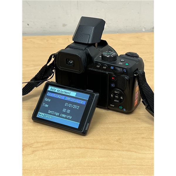 Pentax X-5 Digital Camera & Bag 16 Megapixel 26x Zoom