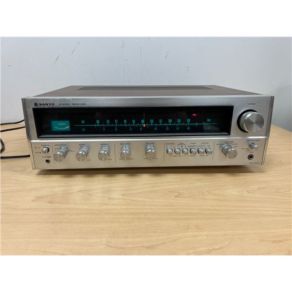 Sanyo Stereo Receiver DCX 4000K - see all photos - not tested