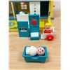 Image 5 : Vintage Fisher Price Play Family Children's Hospital 931 & accessories as pictured