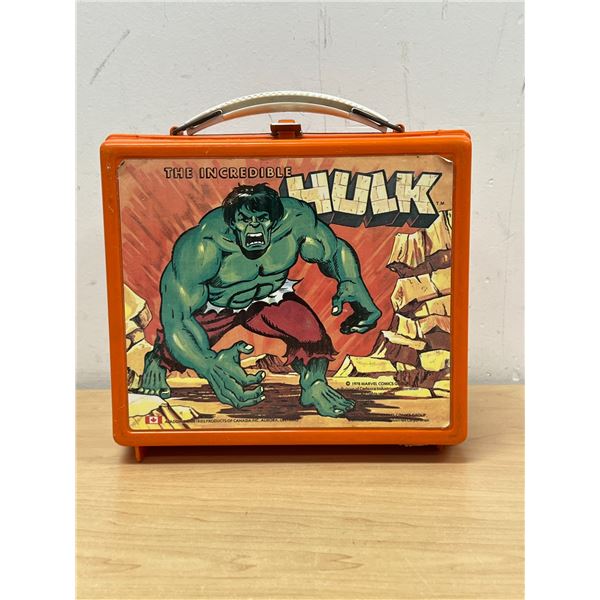 AS IS 1978 The Incredible Hulk Lunch Box - see all photos for condition (bottom cracked/damaged)