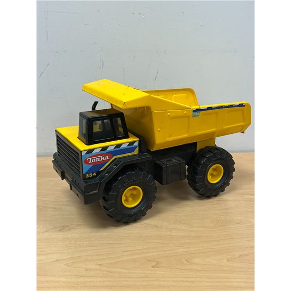 Nice Tonka 354 Dump Truck - Approx: 16x8" - see all photos