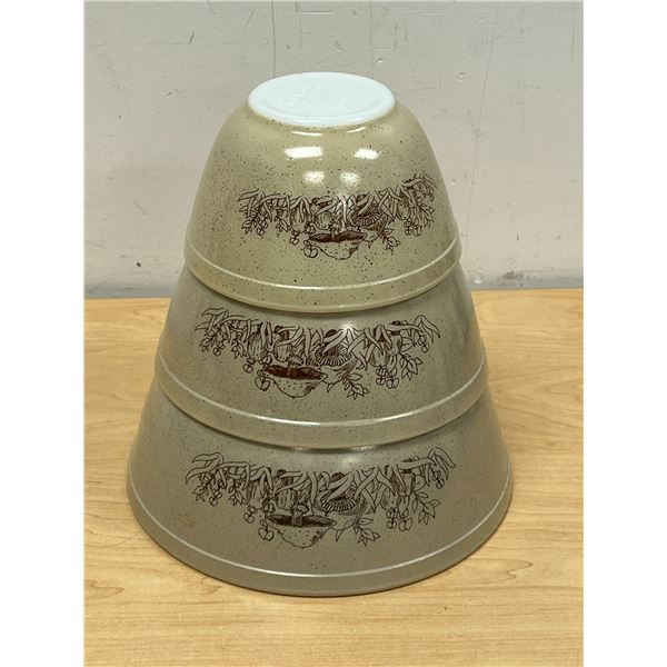 3 Pyrex Forest Fancies Nesting Mixing Bowls - excellent used condition - largest 2.5L
