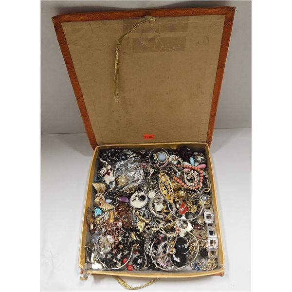 VINTAGE BOX FULL OF ASSORTED MIXED JEWELRY