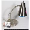 Image 1 : 17.5"H DESK LAMP