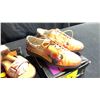 Image 2 : SIZE 10.5 SAINT ANDREWS GOLF AND AUNT AND CHILD GOLF SHOES WITH CHEMIN DE FER GOLF SHOES