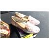 Image 2 : SIZE 7 MUSIC POINTED SMOKING SLIPPERS, STREAM LINE SMOKING SLIPPERS, MONTHLY BOUQUET SMALL BUCKET...