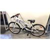 Image 1 : PURPLE/WHITE 18-SPEED  MOUNTAIN BIKE