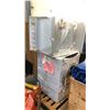 Image 1 : WHITE GE HYDROTEMP WASHER AND WHITE MOFFAT DRYER