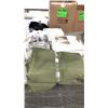 Image 1 : 4 MIXED BLANKETS INCL KING TAILLE, DISTINCTLY HOME, KING GLUCKSTEIN HOME SHEET AND COVER SET