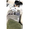 Image 3 : 4 MIXED BLANKETS INCL KING TAILLE, DISTINCTLY HOME, KING GLUCKSTEIN HOME SHEET AND COVER SET
