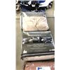 Image 2 : 3 ASSORTED QUEEN SIZE DUVET COVER AND SHEET SETS