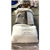 Image 2 : 3 ASSORTED QUEEN SIZE DUVET COVER AND SHEET SET